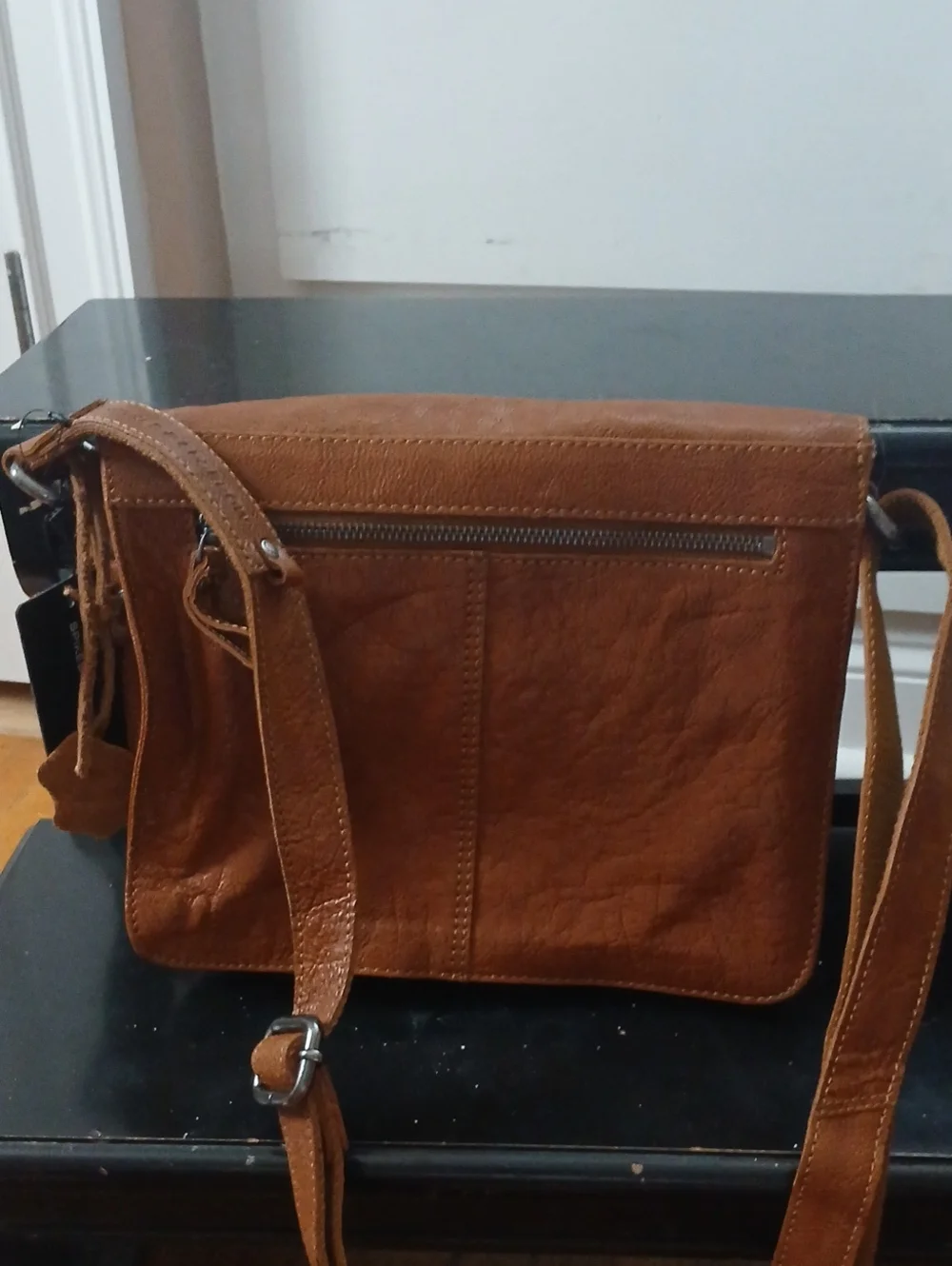 Spikes And Sparrow Men's Brown Leather Messenger Bag - Classic Crossbody